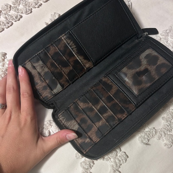 Jessica Simpson Black Leopard Print Key & Card Holder - Picture 2 of 3